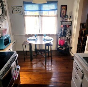 Historic Avenues Across From Hospital- Ethernet, Free Parking, Coffee Bar & Lots of Games