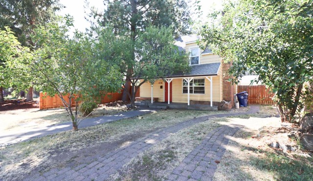 Historic Farmhouse on Bends Westside
