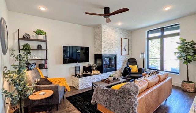 HostWise Stays - The River West - Hot Tub, Parking, Fire Pit, and more in Silverthorne