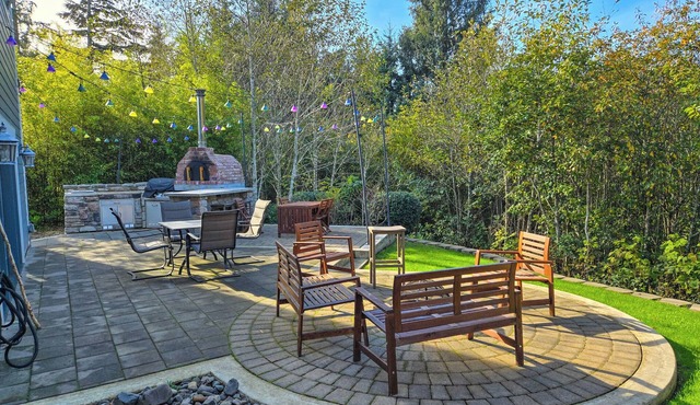 Immaculate newly built home less than a 5 minute drive to the beach!