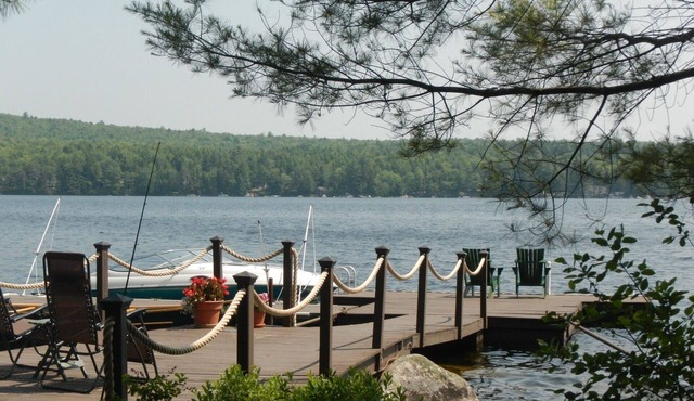 Immaculate Waterfront Studio Apt, kayaks, hot tub, 45 min. to Acadia