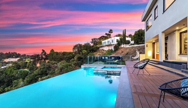 Infinity Pool with Unreal Views Villa in West Hollywood