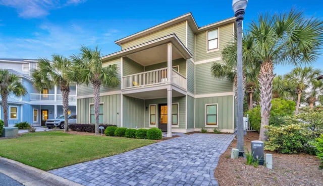Iorana II |3 night Specials in August! | 2 PM Check In! | Game Room | Private Pool | Sleeps 21, Huge Private Master Suite! | Gated Community with Amenities