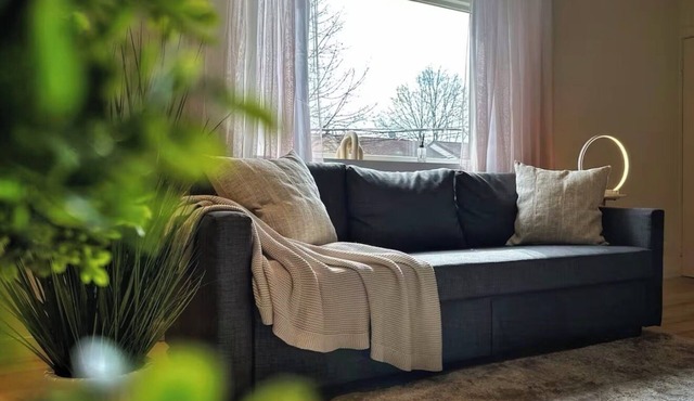 KING BED Private Patio & Parking Central Stay