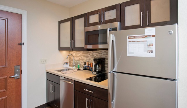 King Studio w/Full Kitchen | Free Breakfast + Gym in Baltimore