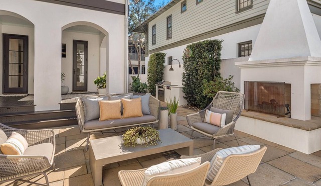 Kingston Landing-First time Rental-Contemporary Chic-Pool/Courtyard-Bikes
