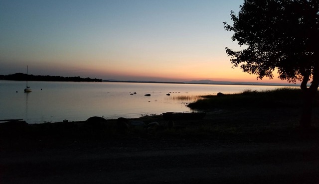 Koala Escape St Albans - Champlain Cove Lakefront Sunset Retreat