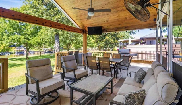 Lake Front Oasis, Pool, Game Room, Dock, Sleeps 12