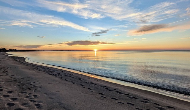 Lake Superior & River Luxury Home-1,000 ft of Beachfront