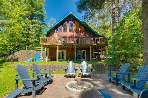 Lakefront Hazelhurst Cabin: Dock & Pool Table in Hazelhurst