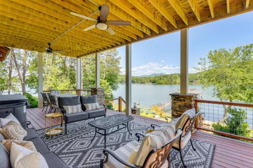 Lakefront Hiawassee Gem: Boat Dock w/Rooftop Deck