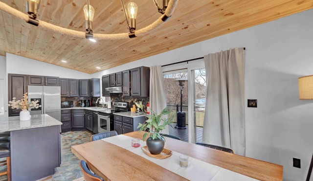 LakeFront Pocono Cabin | Massive Yard & Hot Tub in White Haven