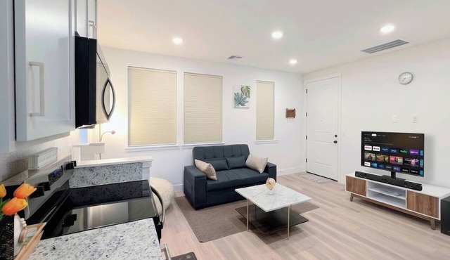 Lakeside luxury: Designer park-front suite with Garage in Mountain House