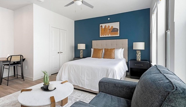 Landing | Chic Studio, Pool, Gym in Austin