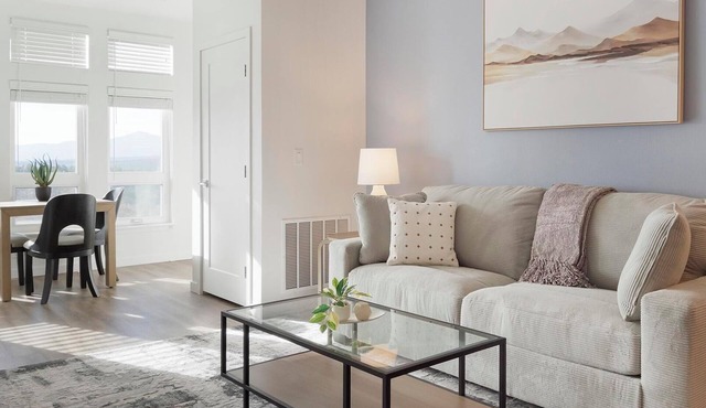 Landing | Stunning 1BD, Gym, Pool