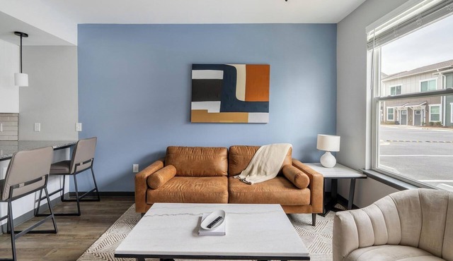 Landing | Stunning 3BD, Rooftop Lounge, Game Room