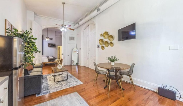 Large Historical Center City 1BR that Sleeps 4