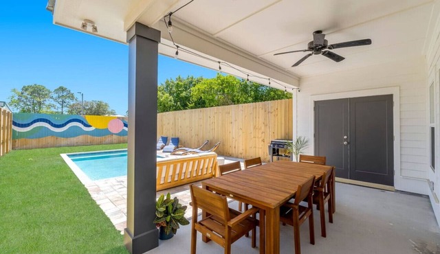 Large Home~Short Walk to Beach+Saltwater Pool l Sleeps 24
