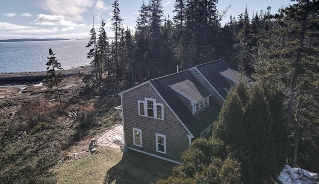 Large Private Beachfront Home Getaway [Cove House]