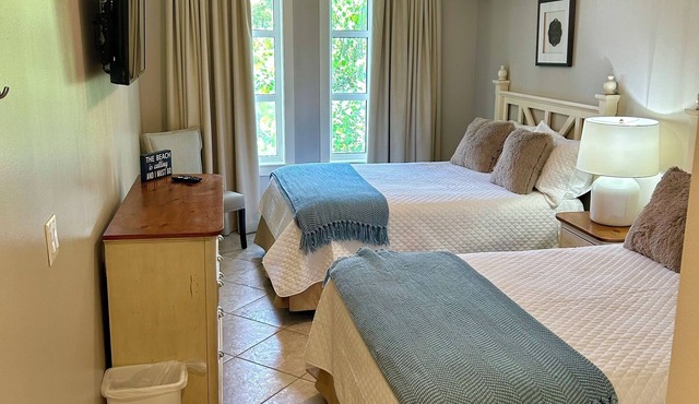 Leah’s Sunset Dreams Studio