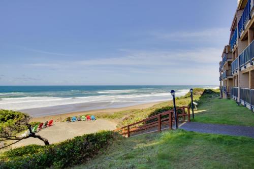Lincoln City Beach Condo: Clubhouse & Pool Access!