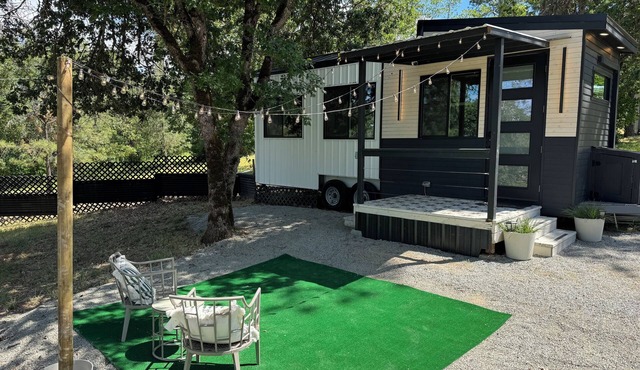 Little Wolf Tiny Home cozy, pet friendly, secluded