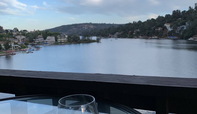 Live❤️Love- LAKE TULLOCH ‘s BEST Waterfront Condo with Boat Dock FAMILY FUN! 😃
