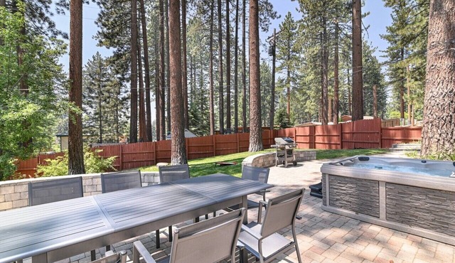 LK162.The Juniper Cabin: 3 BR, 2 BA House in Stateline, Sleeps 8