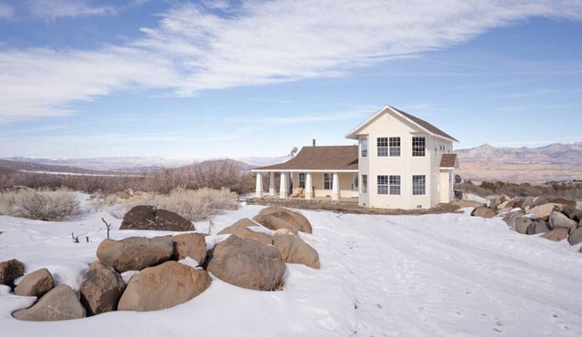 Lone Eagle Cabin in Mesa
