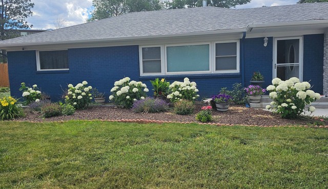 Lovely 3-bedroom house in Colorado Springs. Close to MANY attractions!