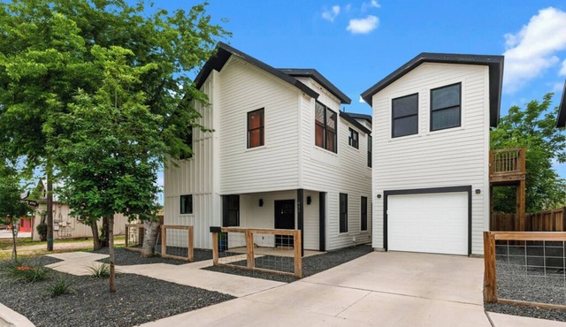 Lovely 4-bedroom house with AC in enchanting San Antonio