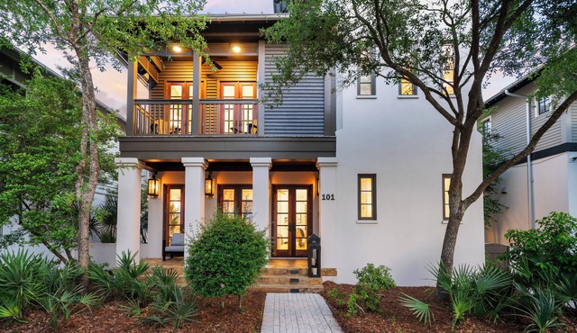 "Lovely 4Bed Beach House in Tranquil Rosemary Beach" 1-1/2 blocks from the beach