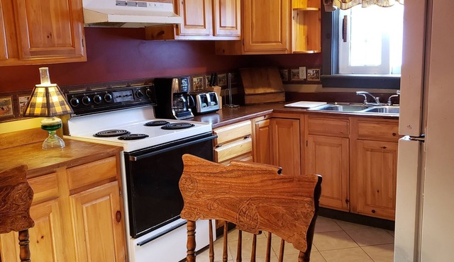 LOVELY/CENTRALLY LOCATED/GROUND FLOOR APARTMENT