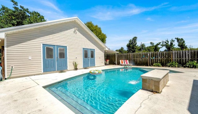 Luxe Pool Casita w Saltwater Pool 25 Min to PCB