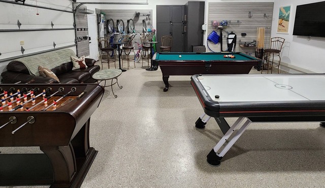 LuxeHome A/C PoolTable AirHockey XBox Pacman EVChrg HotTub Bikes SHARC 1DogOK