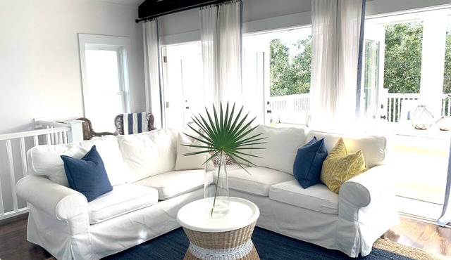 Luxurious 3-Story Home -Beach Chairs incl- Huge Porches - 2 blks to Quiet Beach
