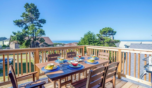 Luxurious Accommodations, Hot Tub & Easy Beach Access Nearby - Ocean Perch