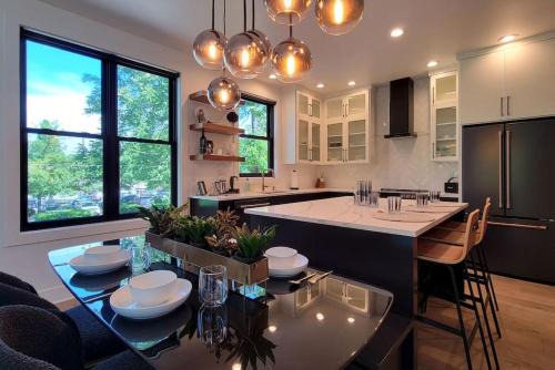 Luxurious Station House Suite A