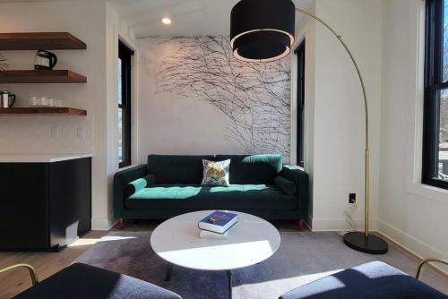 Luxurious Station House Suite B