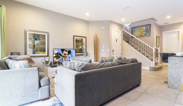 Luxury 5BR Family Mansion Private Hot Tub & BBQ!