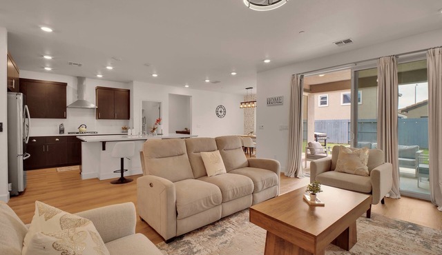 Luxury 5BR Lounge EV Ping Pong Yard BBQ
