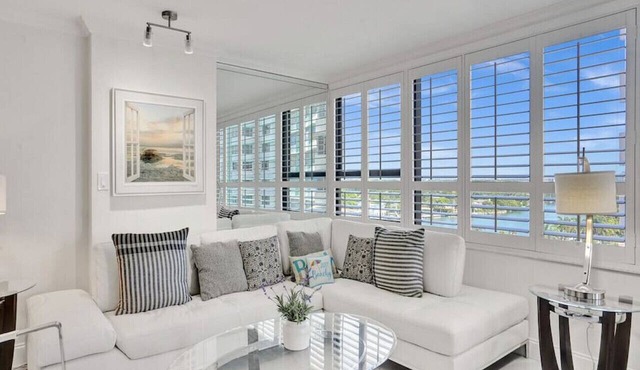 Luxury Beachfront Condo/Beach Service/1418