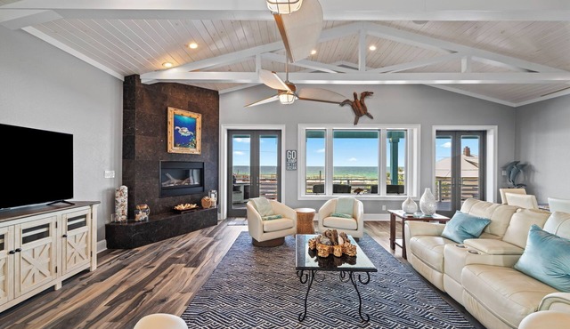 Luxury Gulf-Facing Estate, Pool, Spa, Rooftop Deck, Game Room sleeps 21