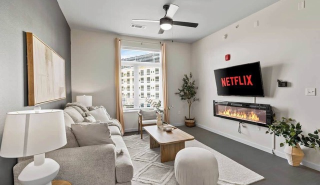 Luxury Unit w/Pool + Gym | LCP Collection
