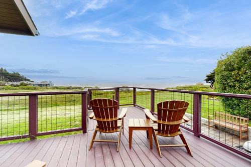 Mendocino Oceanfront Home - Hot Tub & BBQ