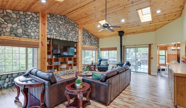 Mi-Wuk Village Vacation Rental w/Multi-Level Deck