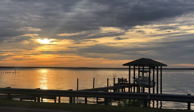 Mikes by the bay.Waterfront Blue Angels shows close. Pet friendly with deposit