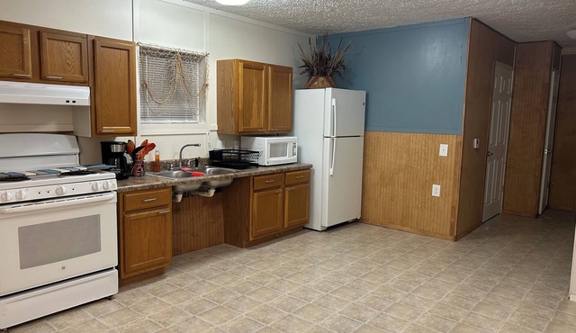 mobile home in Mineola area. Perfect for the FISHERMEN of our local lakes.