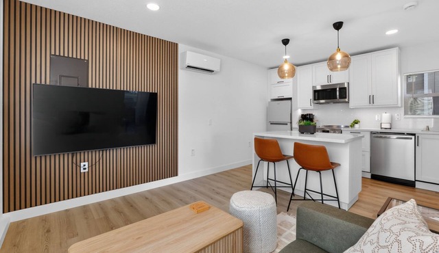 Modern 1BR Private ADU with Dedicated Parking & Washer Dryer