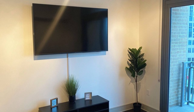 Modern Hollywood Hideaway - Steps from Walk of Fame! in Glendale